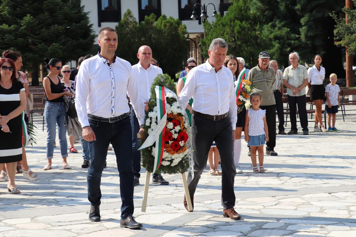 Поклон пред паметта на великия син на Банско Никола Вапцаров