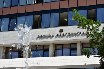 Скандално: Гонят самотна майка от общинско жилище в Благоевград