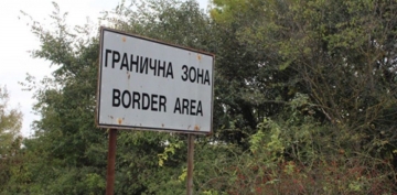 Български полицаи биха, ограбиха и изгониха от страната бежанец от Афганистан