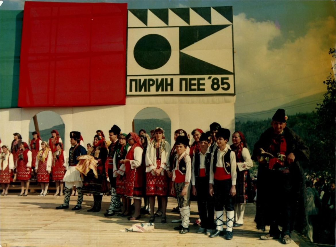 Исторически музей- Разлог открива изложба и етно- кът, по повод 60-тата годишнина на съборa  Пирин пее