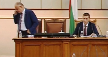 Депутатите се сбогуваха