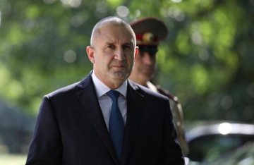 Президентът насрочи парламентарни избори за 2 октомври