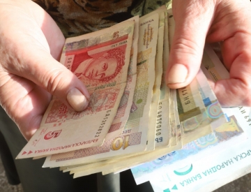 Ужас: 3869 пенсионери със запор на пенсиите заради неплатени сметки