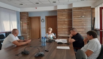 Сбъркани координати на 2 реки до с. Градево пратиха разложкия бизнесмен Г. Фарфаров да строи МВЕЦ не на вода, а върху път и ливада…