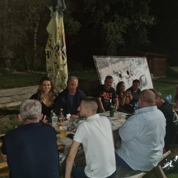 Ретро парти върна рафтингари и техните приятели в годините на вечната и никога неостаряваща диско музика