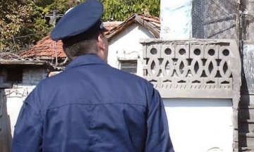 Разбойници пребиха дядо и му свиха пенсията