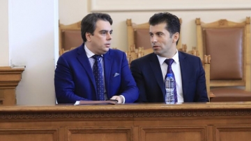 ШОК: Асен Василев обеднял с 10 бона във властта, Кирил Петков излязъл на нула
