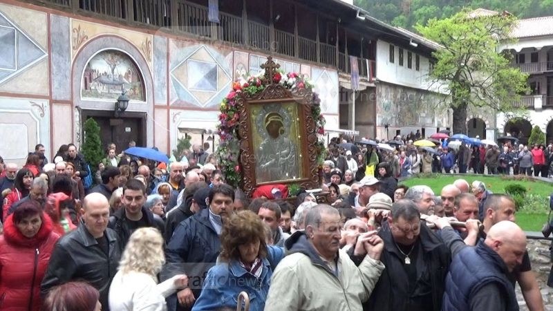 Иконата в Бачково сътвори поредно чудо: Роди се малката Яна, на която лекарите не даваха надежди