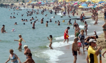 Чуждите туристи по морето с 50 повече от миналата година