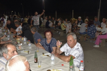 Групата на Спасе Каруцата посрещана скъпи приятели и гости на кукерски банкет