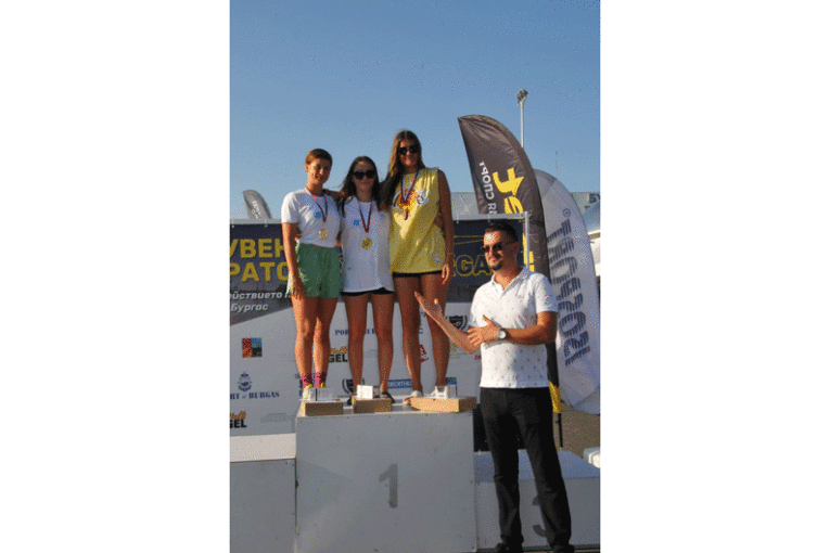 Благоевградчанка триумфира на 4 км в плувния маратон „Порт Бургас“