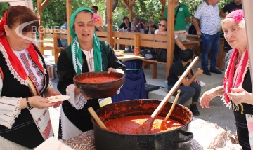 Който иска вкусна лютеница и убав маж, да ги търси в село Логодаж