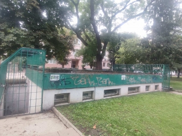 Възстановяват неработещата обществената тоалетна в Централната градска градина в Благоевград