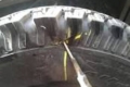 Вандали рязаха гуми на два трактора край Бучино