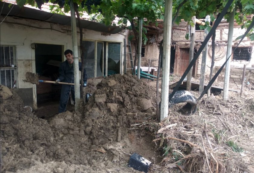 Хвана ли наистина Кирил Петков лопатата в село Богдан?