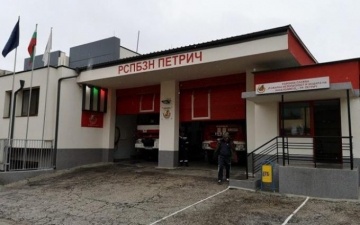 Издирват подпалвачи в Петричко