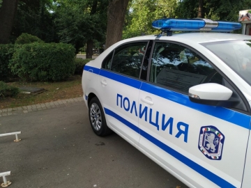 Кола блъсна и прати 2-годишно дете в болница