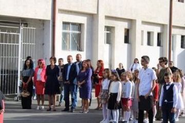 Тържествен 15-ти септември в ОУ Св. Климент Охридски град Добринище