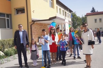 Зам.-кметовете на Община Разлог и председателката на Общинския съвет откриха учебната 2022/23 година