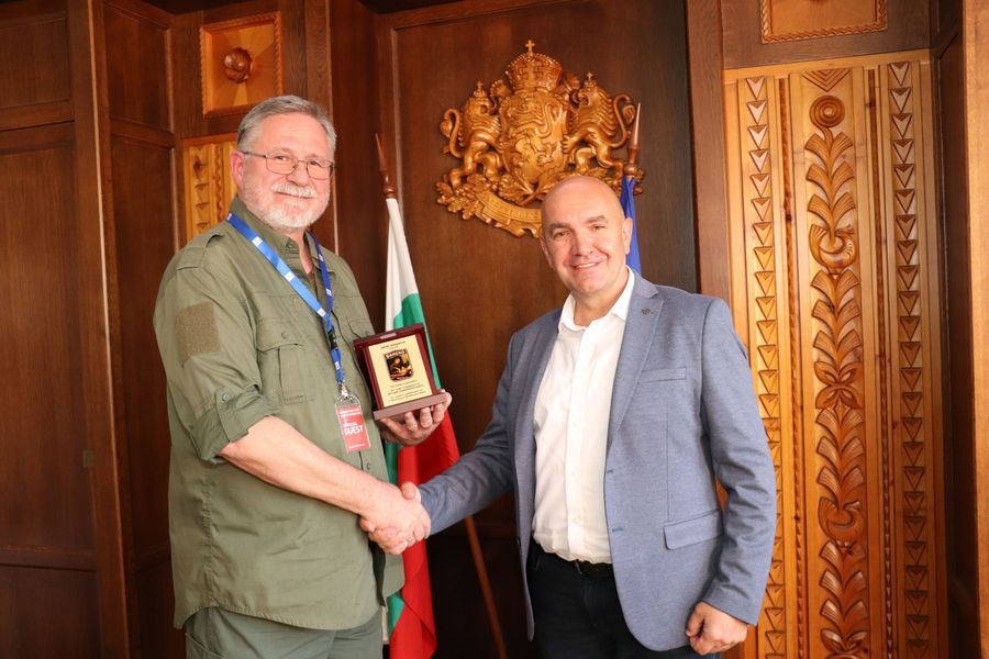 Посланикът на Полша получи почетния знак на Банско