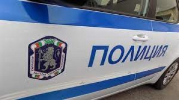 Шофьор помете работничка на пътя край Сандански