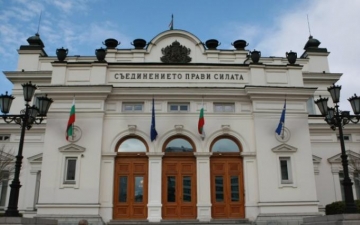 Седем партии в 48 парламент