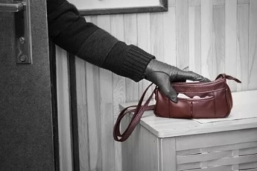 Задигнаха дамска чанта от зала за културни прояви в Благоевград