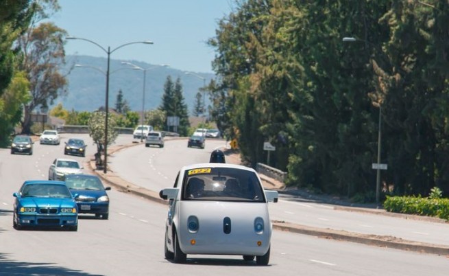 Автономните коли на  Гугъл  тръгнаха по обществените улици