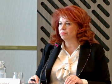 Йотова в Сандански: Партиите не мислят за съставянето на кабинет, а за следващи избори