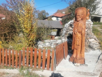 Дърворезба на Свети Никола ще закриля с. Пирин