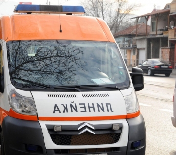 Четиригодишно хлапе изскочи на улицата, кола го помете