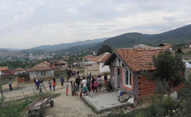 5 от незаконните 124 къщи в ромското гето край Гърмен бяха съборени днес