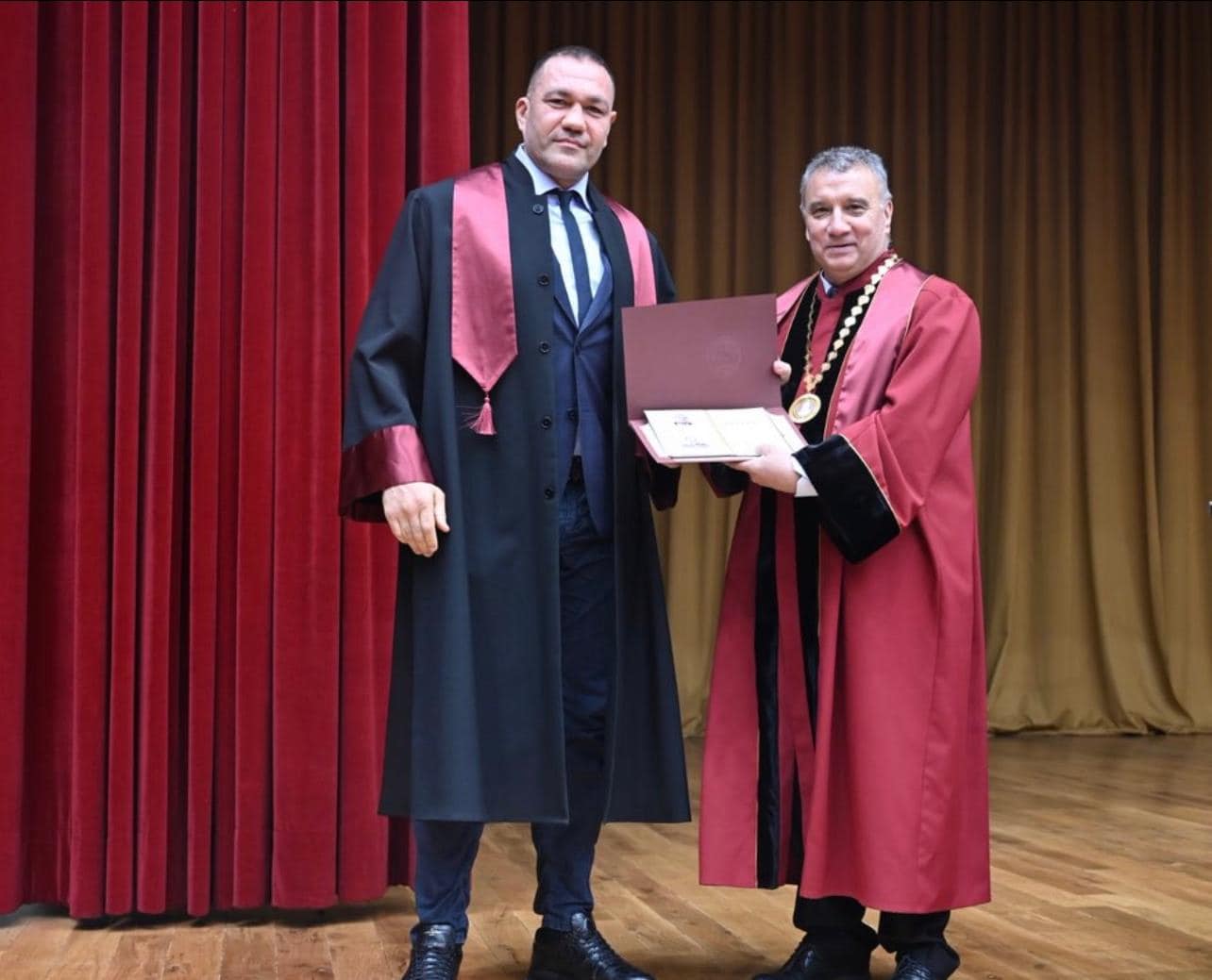 Кубрат Пулев официално е магистър по Политика и бизнес в УНСС