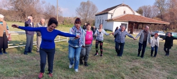 Кръшни хора, червено вино и веселба за Архангел Михаил в село Логодаж