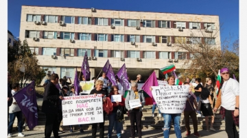 Медиците от Спешна помощ искат първа категория труд