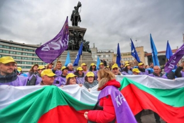 Многохиляден протест блокира центъра на София