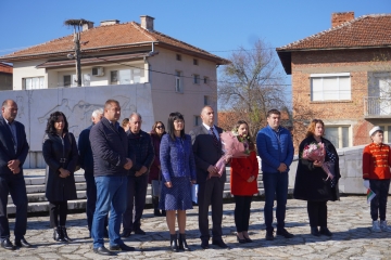 С поднасяне на венци и цветя село Баня отбеляза 144 години от Кресненско- Разложкото въстание, наречено Баненска буна