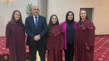 Главният прокурор Иван Гешев пред ученици от Петрич: Само в България може да има протести в защита на корупцията