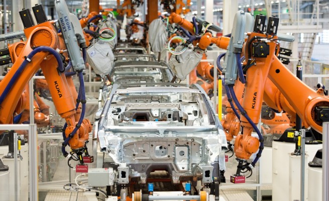 Робот уби човек в завод на  Фолксваген  в Германия