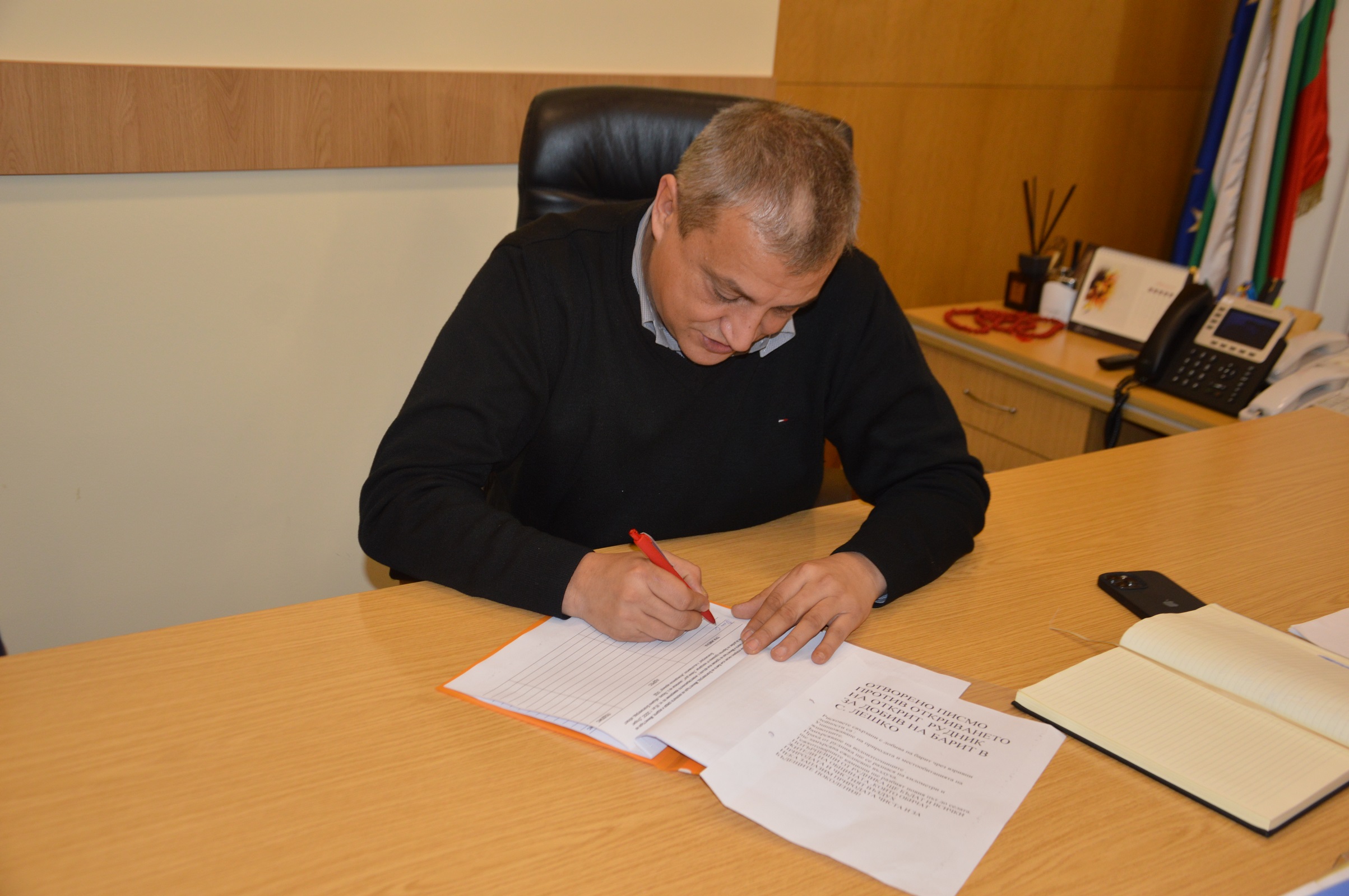 Кметът на Благоевград Илко Стоянов подкрепи протестна подписка на жители срещу рудник за добив на барит край с. Лешко