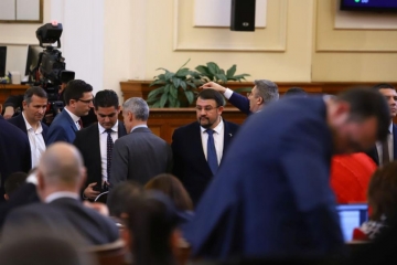 Напрегнат ден в парламента: Цял ден депутатите спориха за името на Изборния кодекс