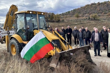 Направиха първа копка на ремонта на пътя от Кресна до Влахи