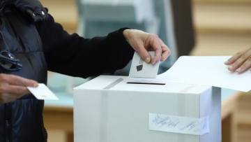 Нов протест срещу връщането на хартиената бюлетина