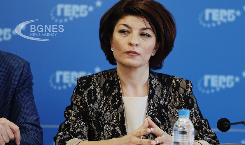 Десислава Атанасова взима мандата на ГЕРБ като кандидат-премиер
