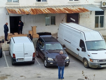 Спецакция в Благоевград! Откриха наркотици и цигари в склад на аптечно