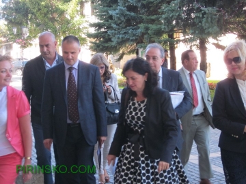 Вицепремиерът на България Даниела Бобева е на  посещение в Пиринско