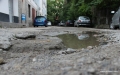 В окаяно състояние е улицата зад поликлиниката в Сандански