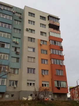 Разгеле! Година след пожара в бл. №18 в кв.  Струмско  започват възстановителните дейности по сградата