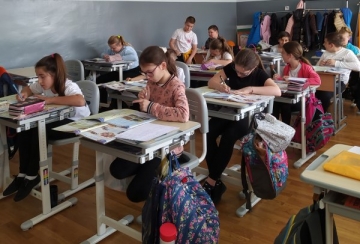 Окончателно - и за децата от втори до четвърти клас ще има по 300 лв.
