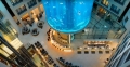 Ранени в Берлин: Огромен аквариум се спука в хотел в германската столица